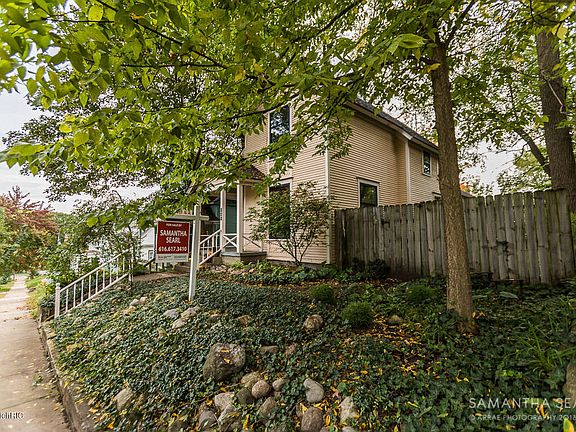 2nd image of 628 Crescent St NE