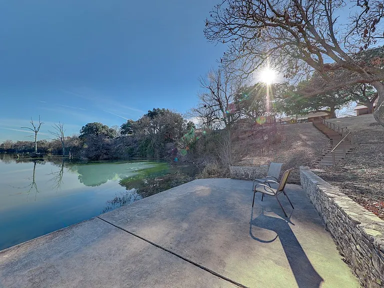 2745 Bandera Hwy — Photo 18
