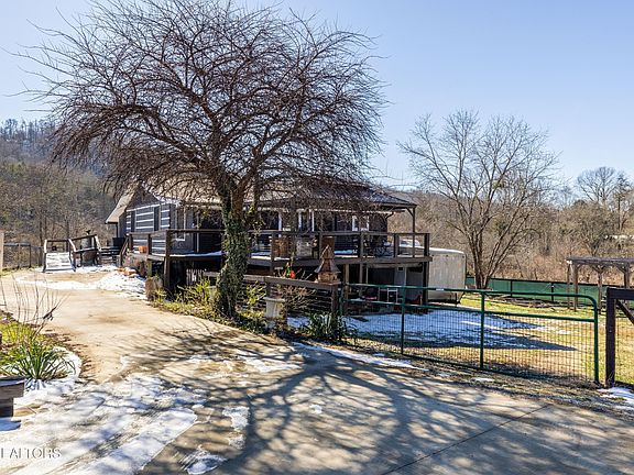 3rd image of 1491 Reagan Valley Rd