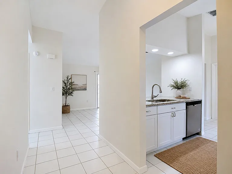 3255 Amherst Ave — Photo 8