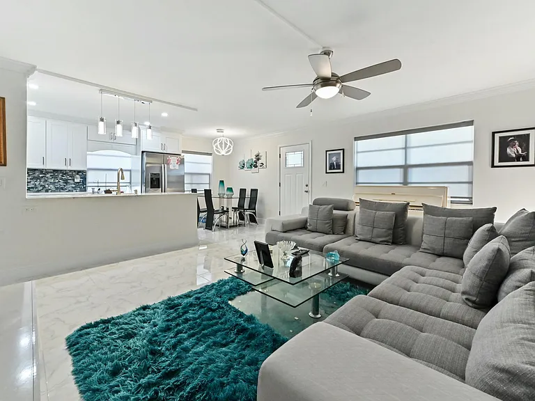 548 Burgundy St #L — Photo 7