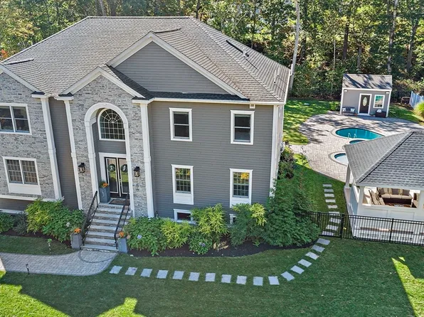 78 Mill St, Middleton, MA 01949