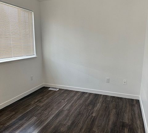 4th image of 660 S Perry St #660