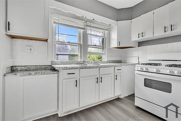 1st image of 11806 Fairport Ave #2