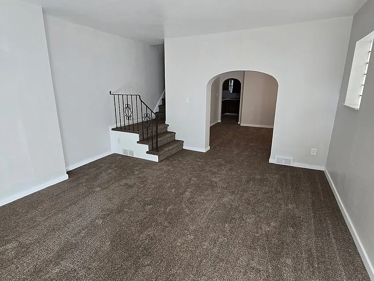 1903 Wayne St — Photo 2