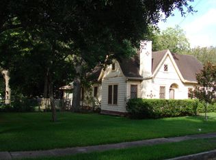 106 Coke St, Yoakum, TX 77995