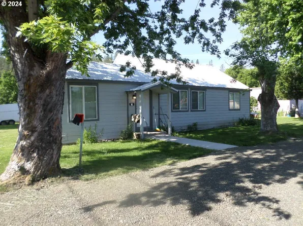 302 Donald St, Wallowa, OR 97885