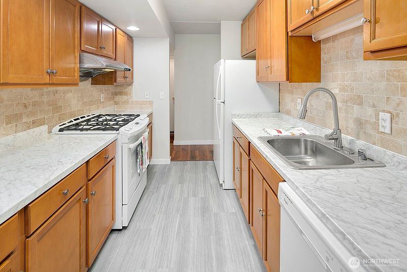 4th image of 2367 S Forest Street