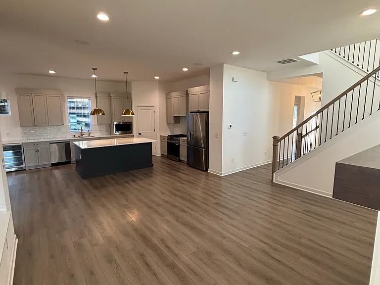 15109 Larchwood Dr — Photo 7
