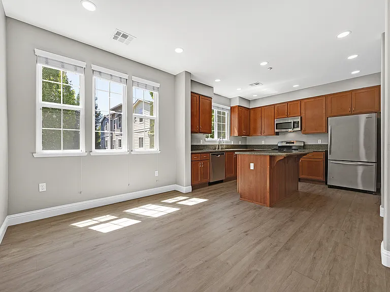 259 Birch Creek Dr — Photo 4