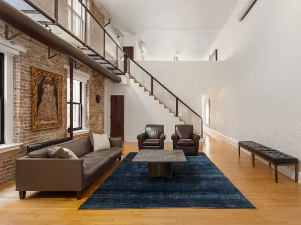 131 West 24th Street FL 56 image 1 of 14
