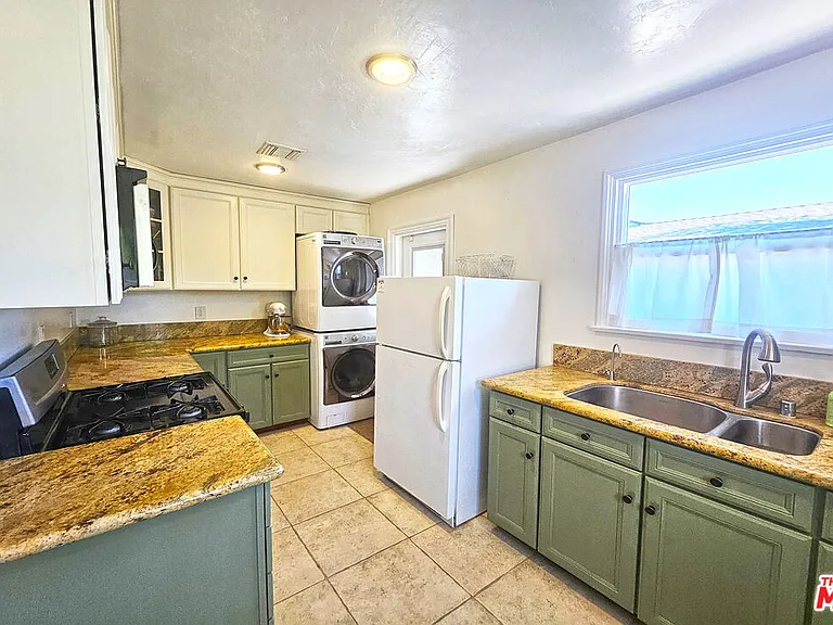 436 N Cordova St — Photo 11