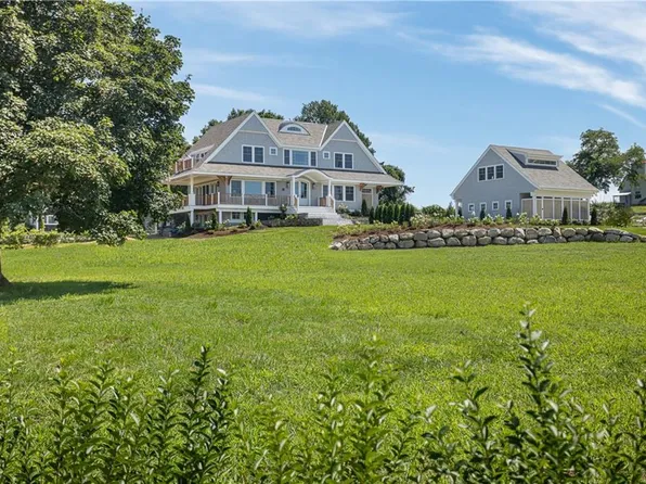 10 High Hill Rd, Tiverton, RI 02878