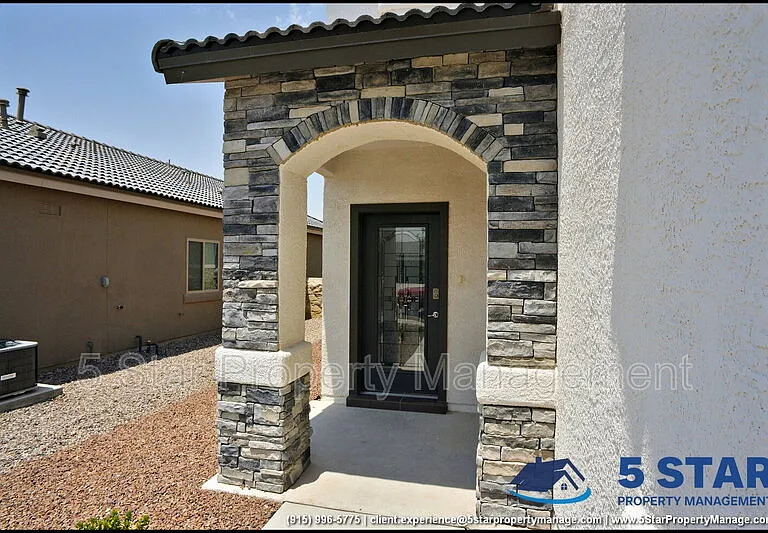 945 Penrith St — Photo 4