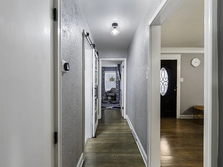 Circle Dr — Photo 37