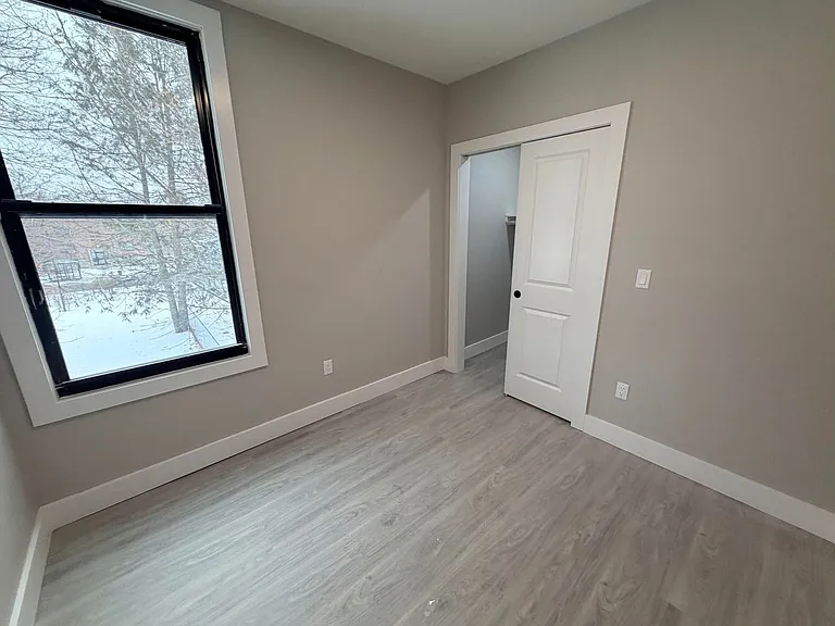 194 N Lake Ave — Photo 9