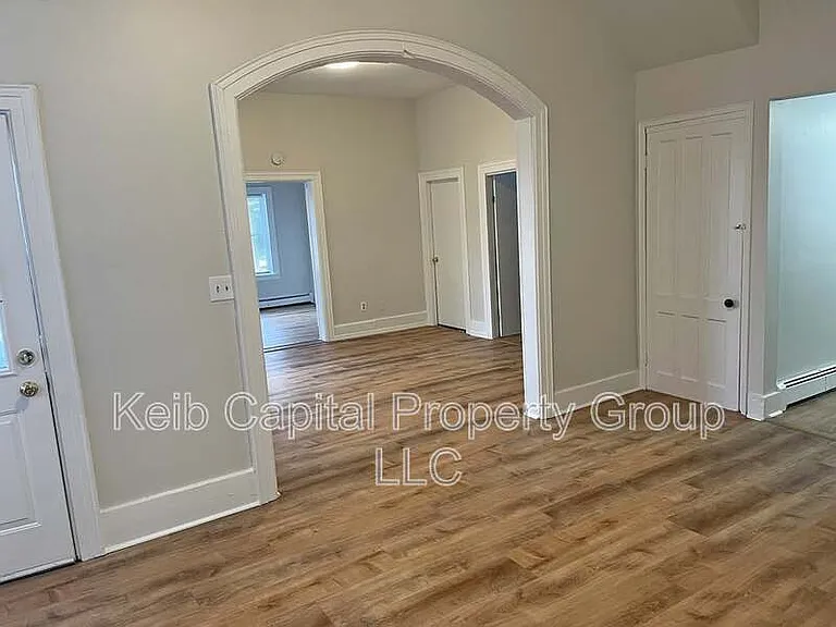 7 Oak St #1 — Photo 1