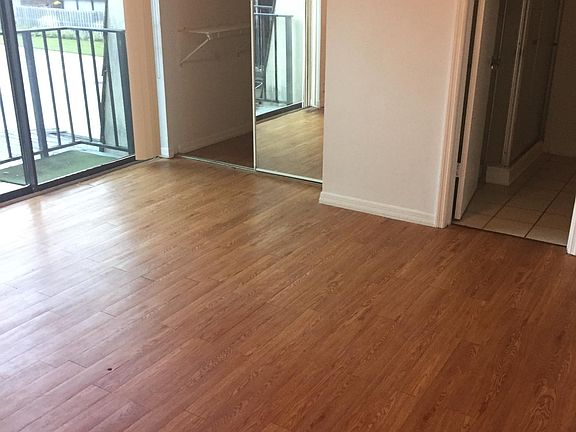 4th image of 2922 Pecan Ave