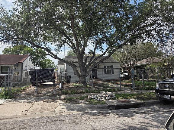2nd image of 2321 Riggan St