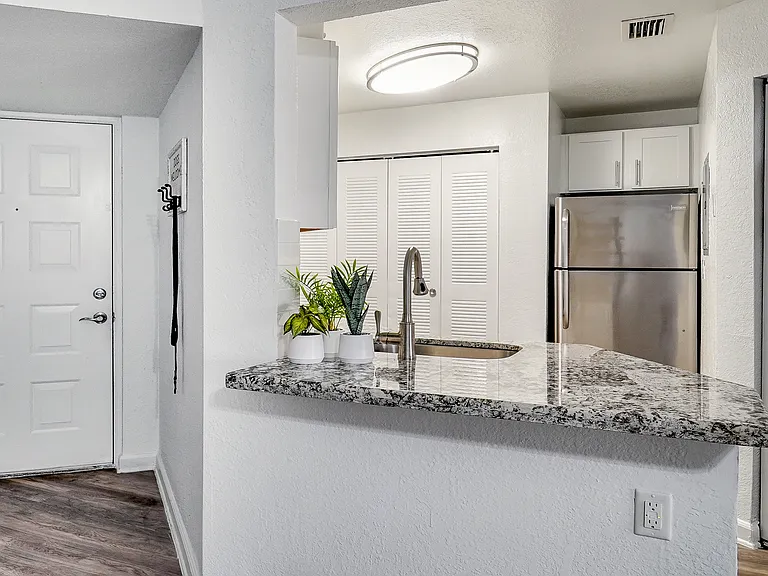 Emerald Palms Apartment Homes — Photo 5