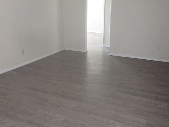 3rd image of 1213 Los Angeles Dr