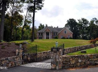 13 Logans Way, Danbury, CT 06811