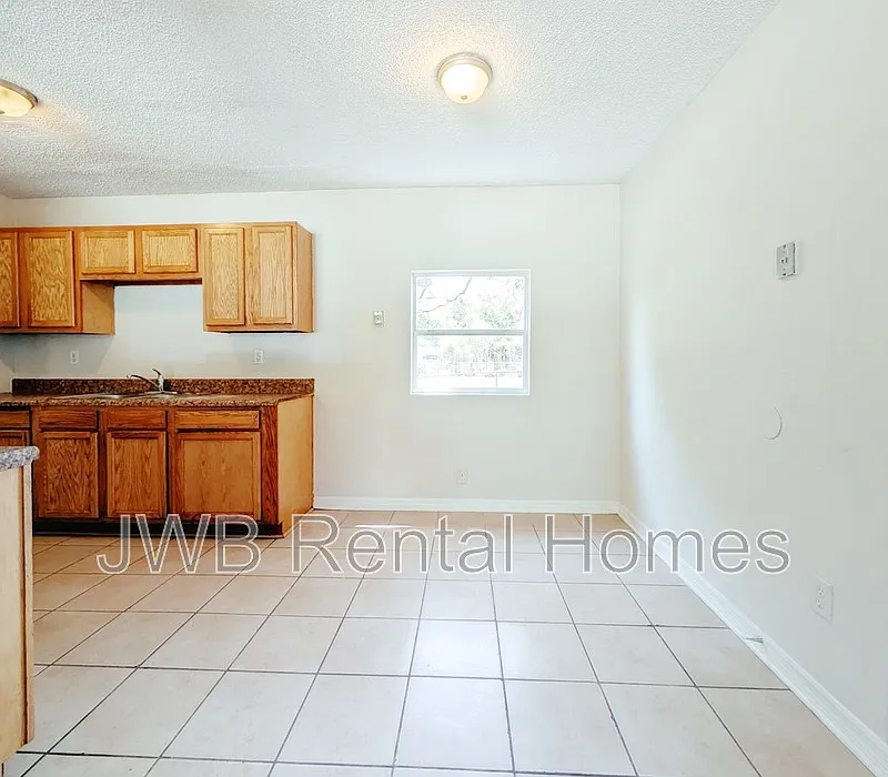 Cedar Hills — Photo 3