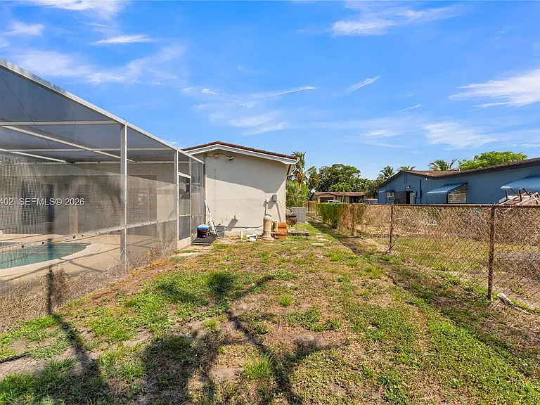 6924 NW 8th Ct — Photo 37