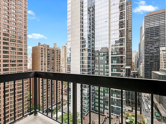 4th image of 250 E 40th St APT 20B