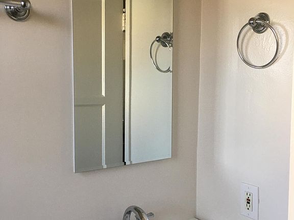 5th image of 4440 Ambrose Ave #206
