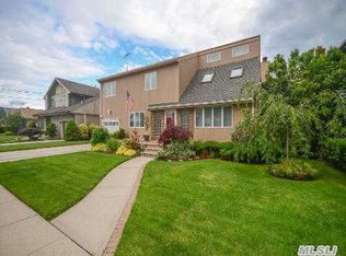 140 Sunset Ave, Island Park, NY 11558