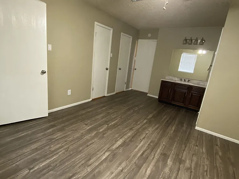 6800 Camden Ln — Photo 17
