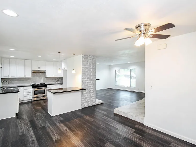 24059 Willow Creek Rd — Photo 5