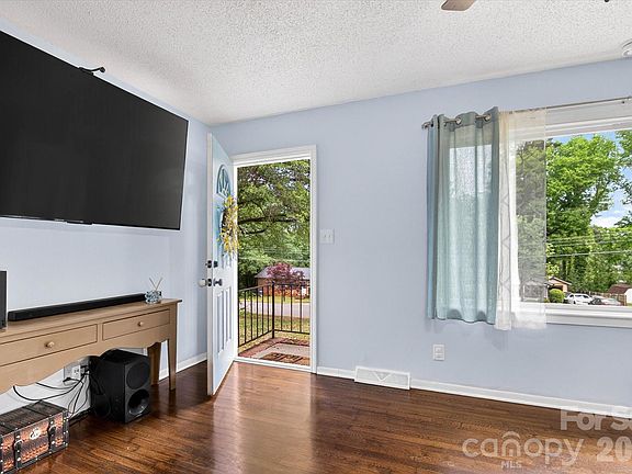 5th image of 214 Brookwood Rd