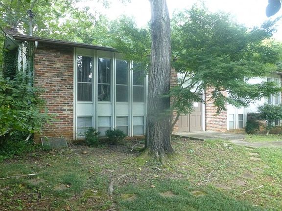 3rd image of 704 W Meadecrest Dr