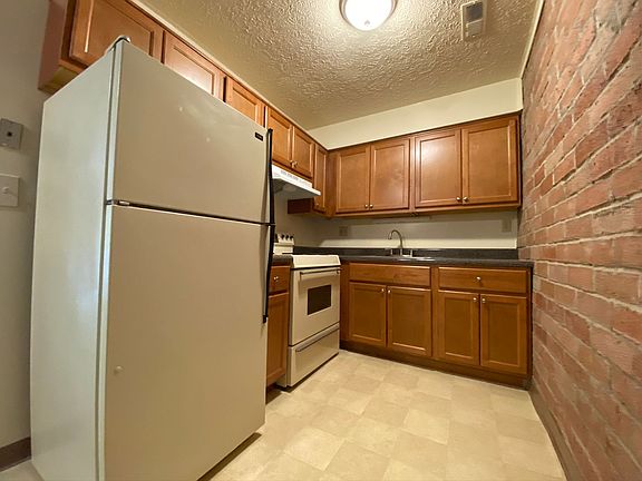 3rd image of 1333 Hunter Rd #9