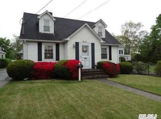 815 Roanoke Ave, Riverhead, NY 11901