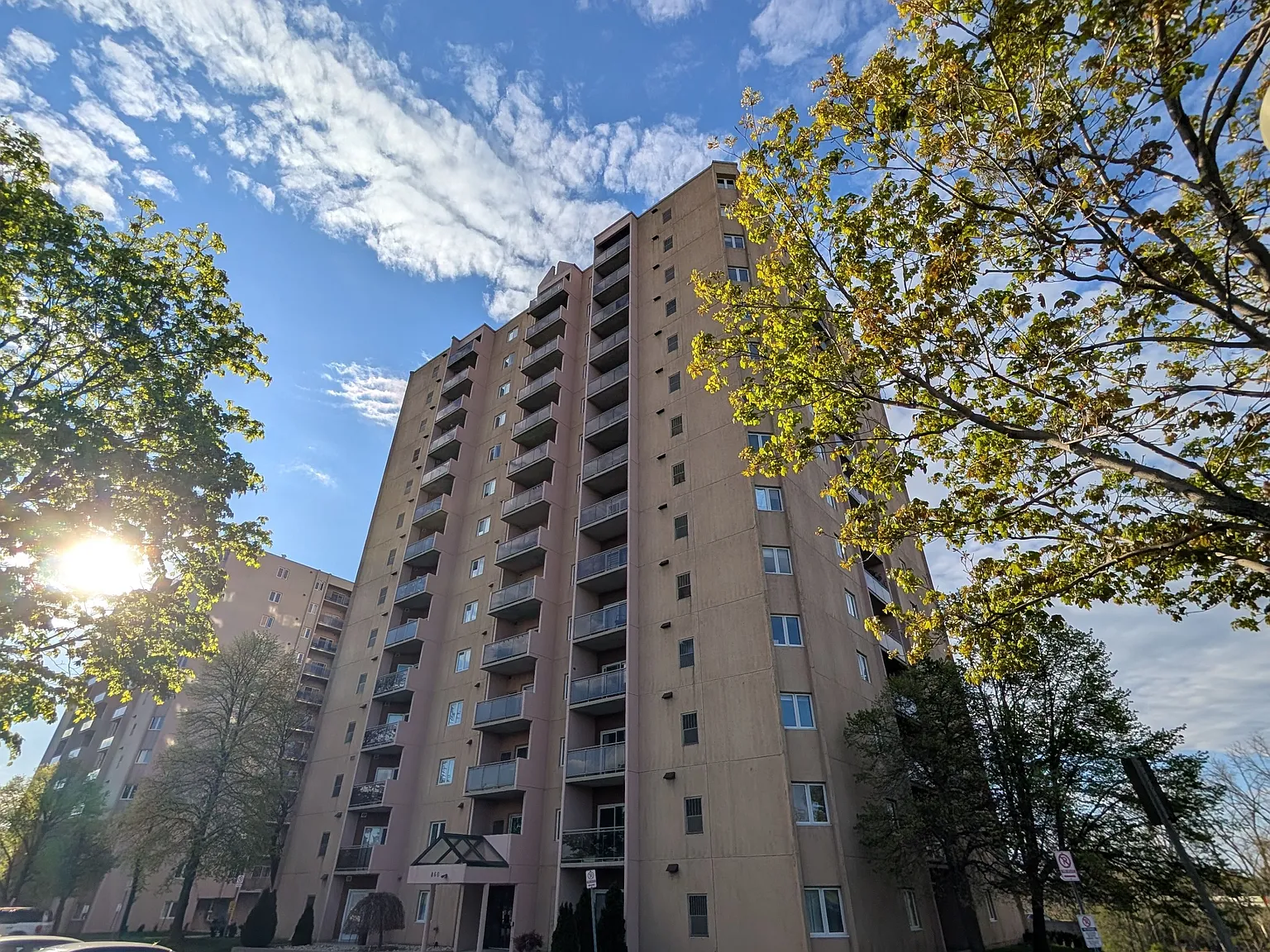 860 Commissioners Rd E — Photo 1