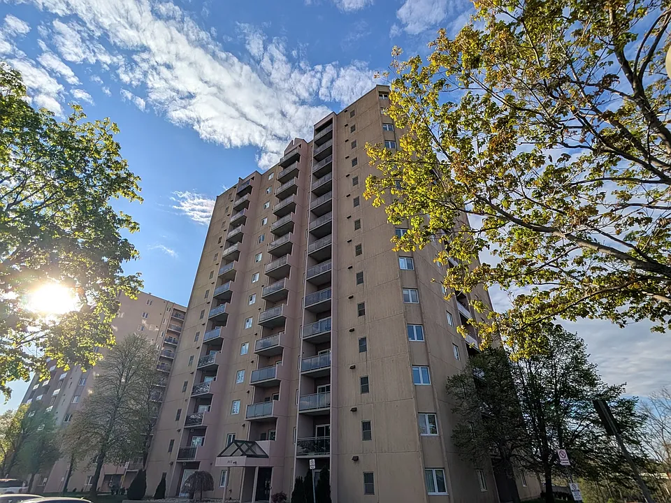 860 Commissioners Rd E #408