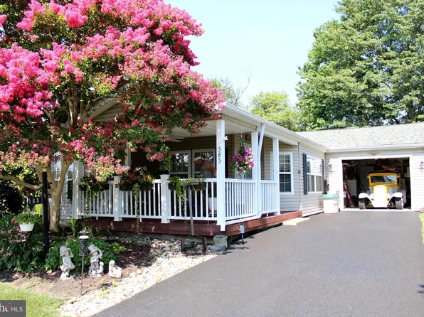 585 Bent Pine Cir, New Hope, PA 18938