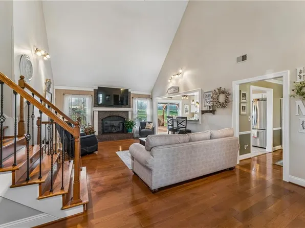 3711 NE Beechwood Dr, Lees Summit, MO 64064