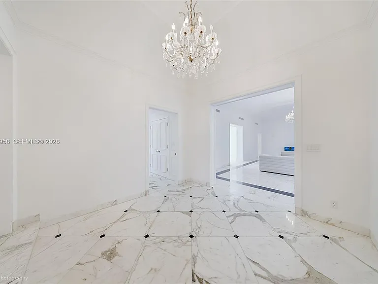 55 La Gorce Cir — Photo 6