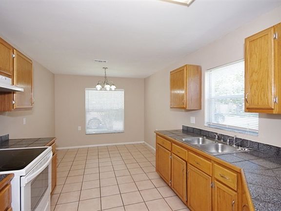 4th image of 1049 Cranberry Dr