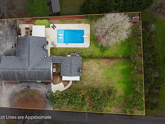 3rd image of 210 Forman St