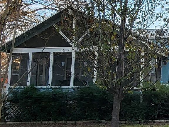 2nd image of 2805 Saratoga Dr