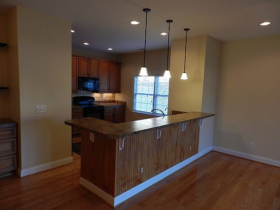 5th image of 315 Callaway Cir