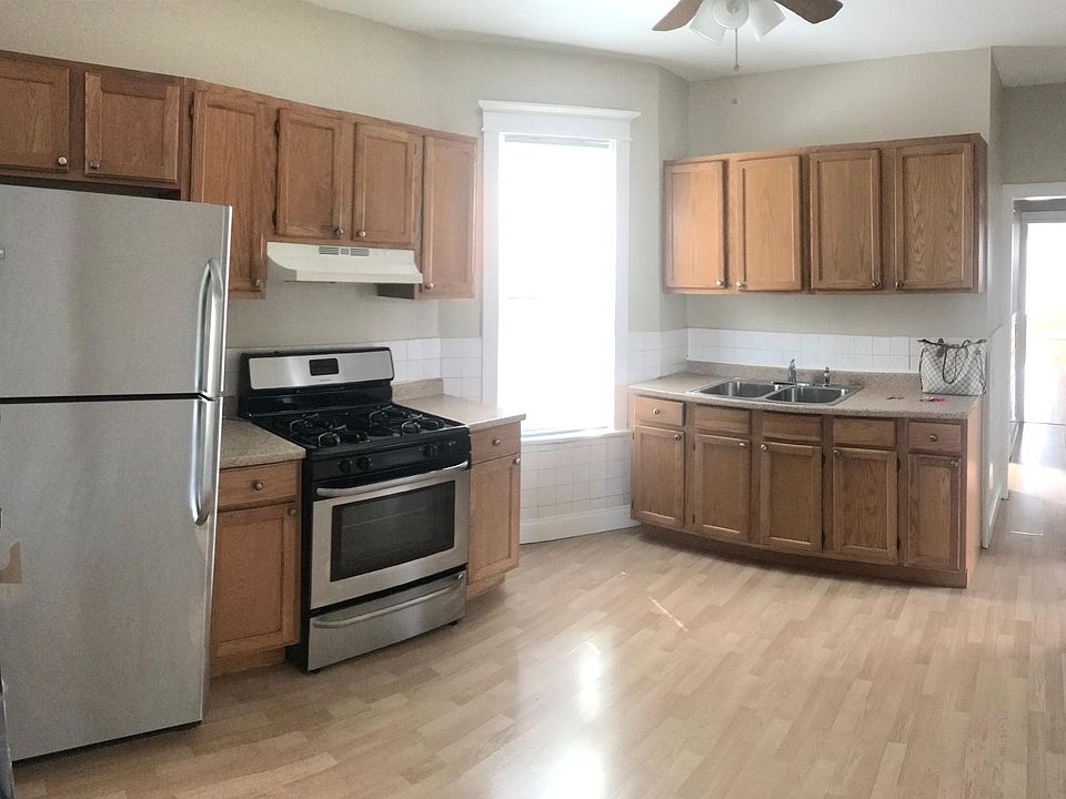 1st image of 3550 W Diversey Ave #2