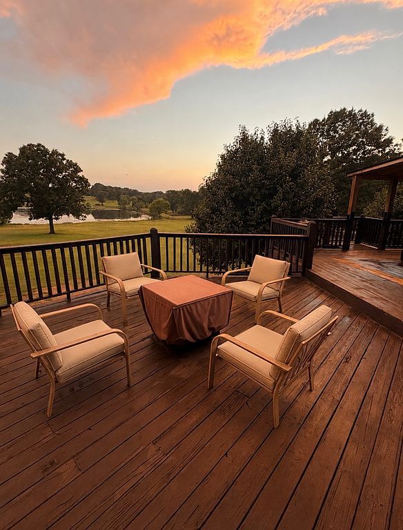 711 Navy Dr - Property Image
