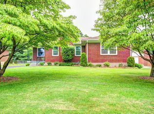2209 Paris Dr, Louisville, KY 40218