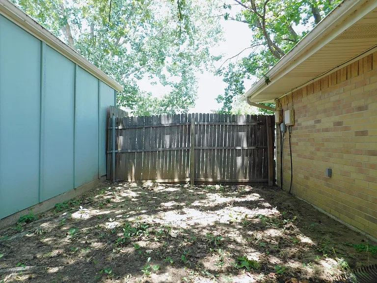 2204 Canterbury Ct #2204 — Photo 26
